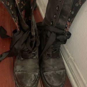 Dr. Marten combat triumph floral boots